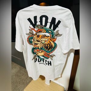 NWT: FLAWED Von Dutch White Tee with Orange Logo Men’s Size M!